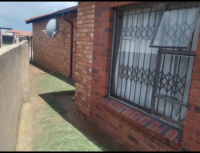 2 BEDROOM HOUSE FOR SALE IN SHARON PARK